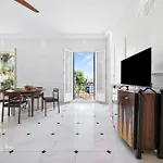 Апартаменти Alexandra Palace, Belle Epoque Menton, Vue Mer, Parking Мантон