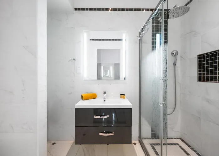 Alexandra Palace, Belle Epoque Menton, Vue Mer, Parking مينتون